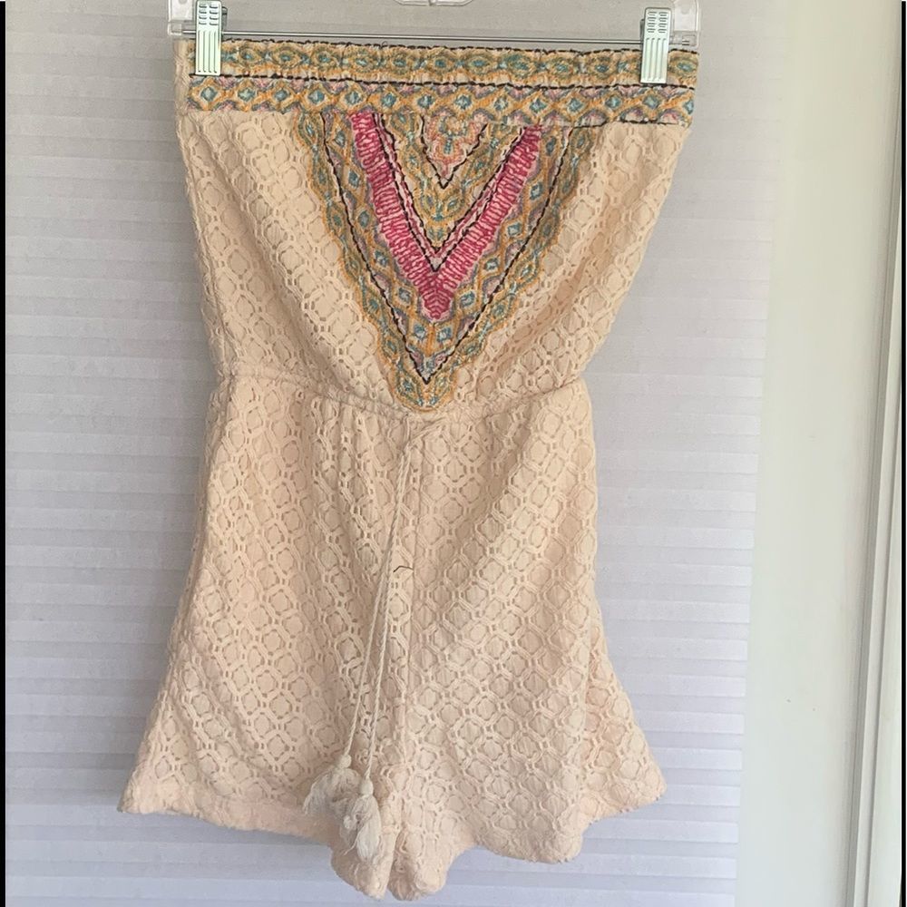 Xhilaration Cream Eyelet Embroidered Shorts Jumpsuit Romper XS‎